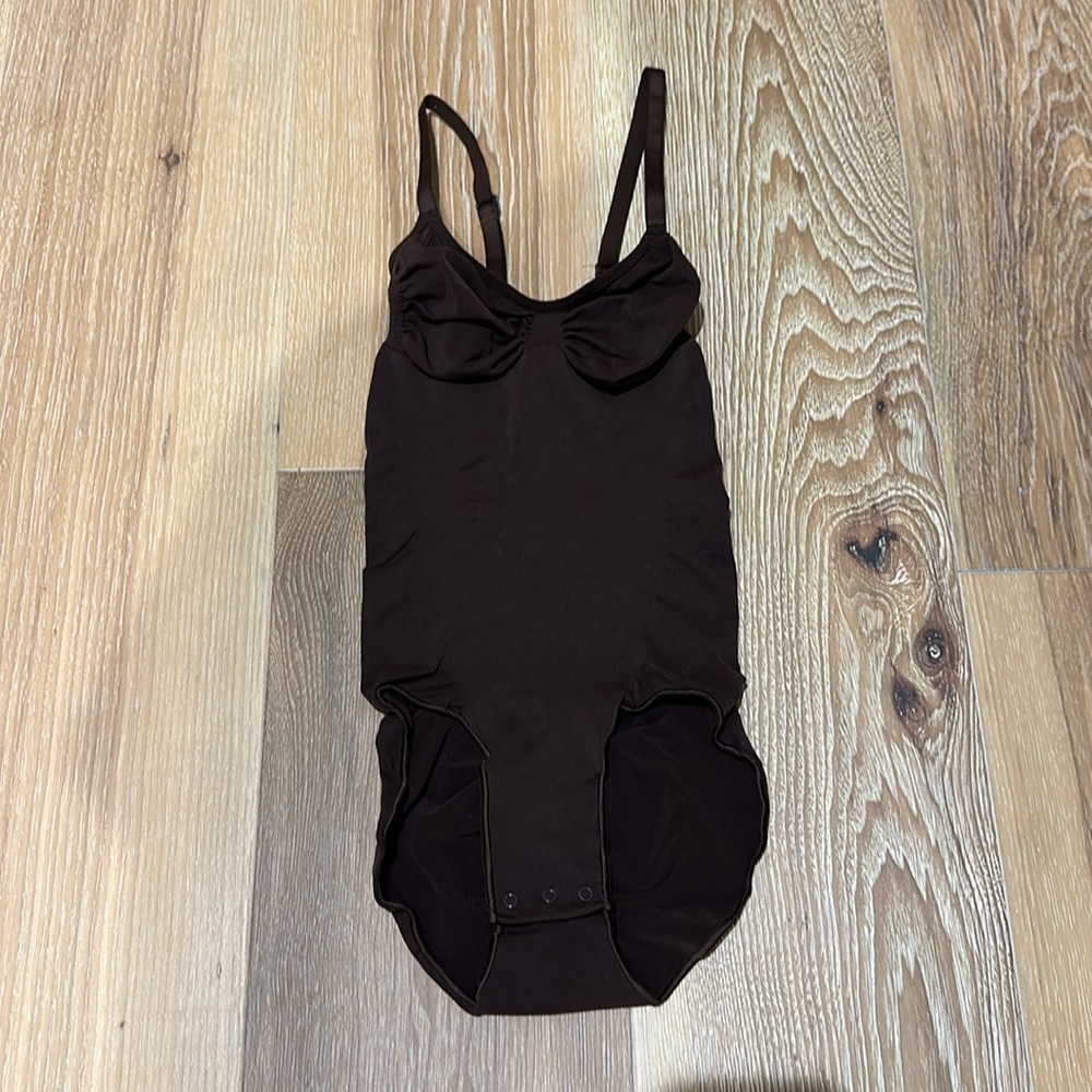 NWOT Skims Seamless Sculpt Brief Bodysuit